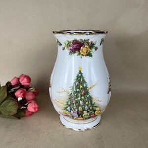 Royal Albert Old Country Roses Christmas Magic Gainsborough Vase 6 5/8” W/ Box